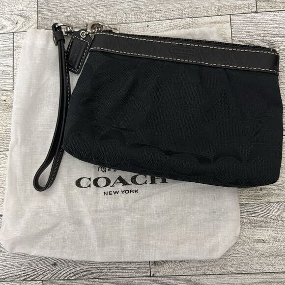 Coach Black Signature Canvas Wristlet With Dustbag - Picture 1 of 9
